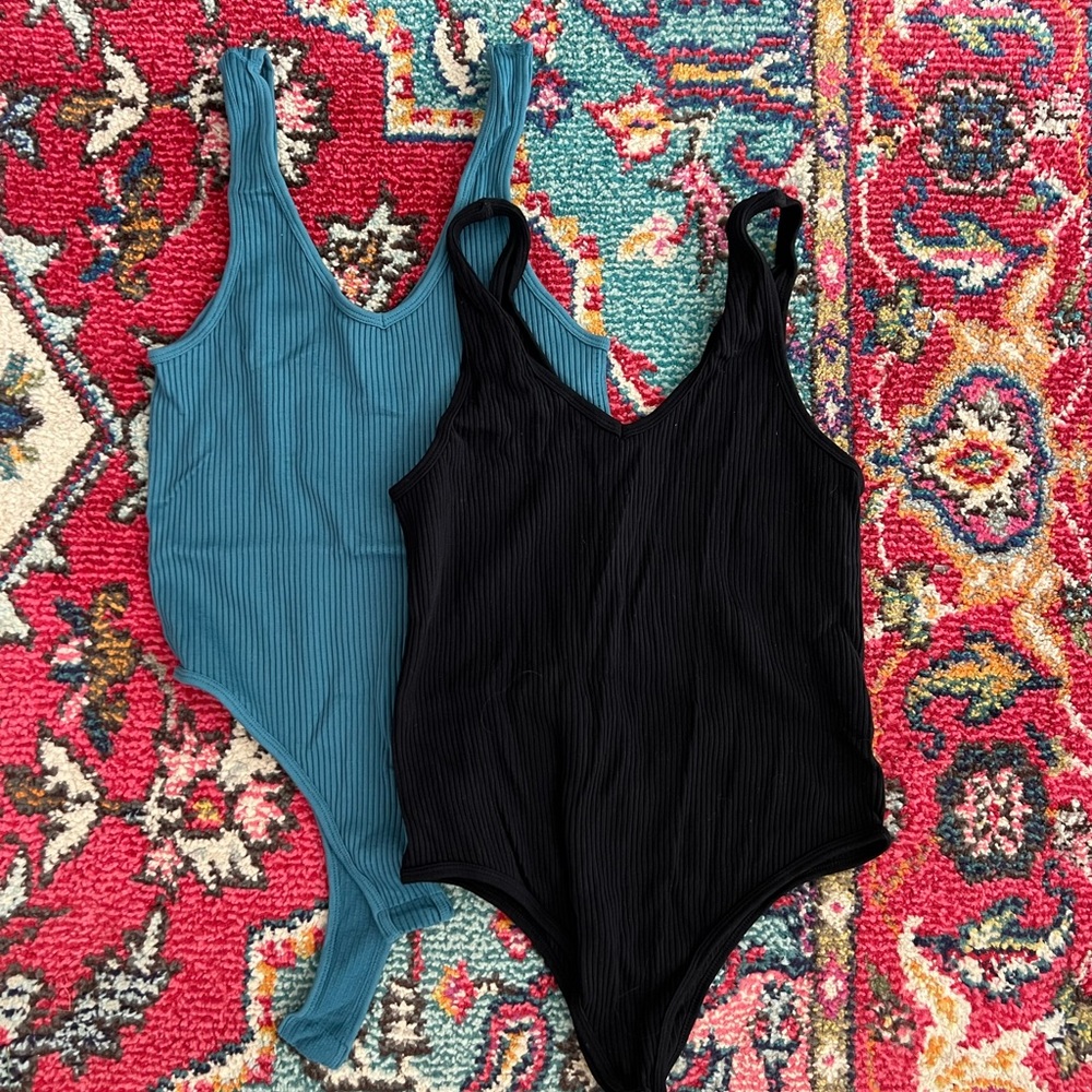 Ribbed V-Neck Women's Bodysuit in Teal and Black